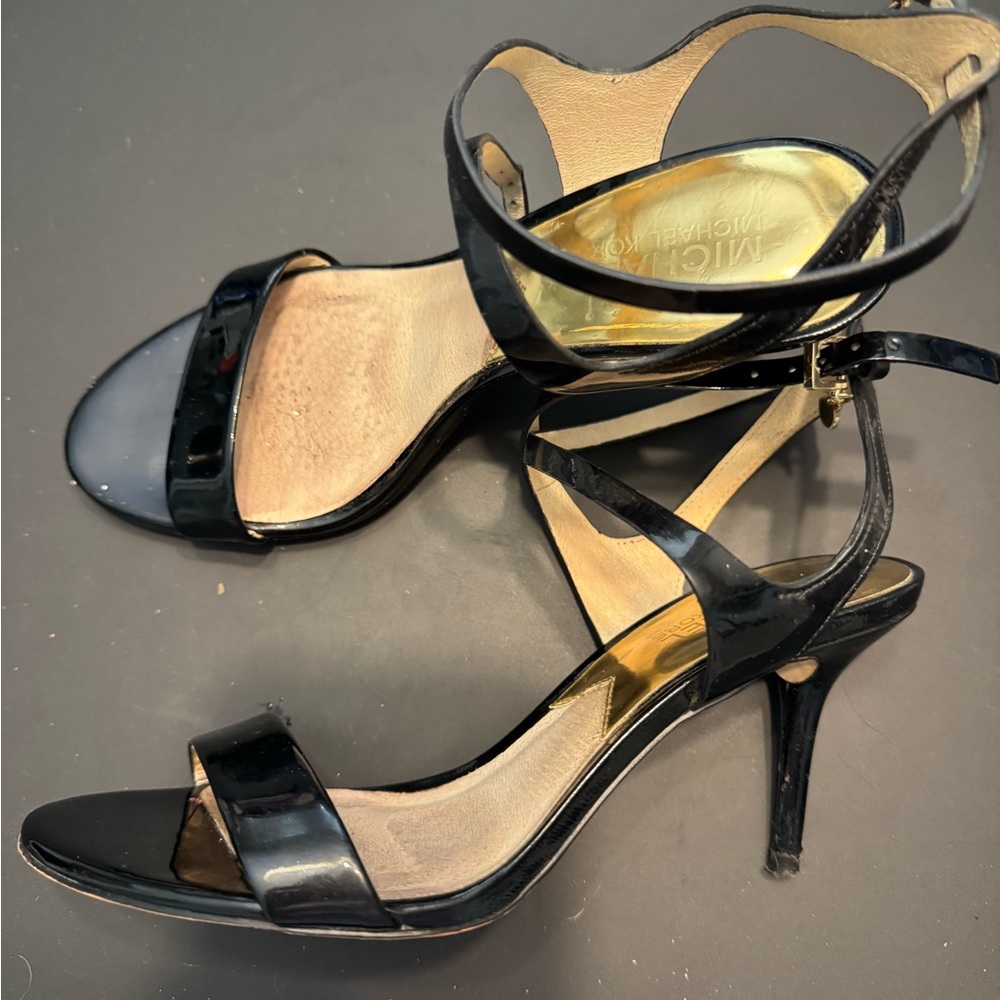 MICHAEL by Michael Kors Strappy black patent Sandal Heel size 6
